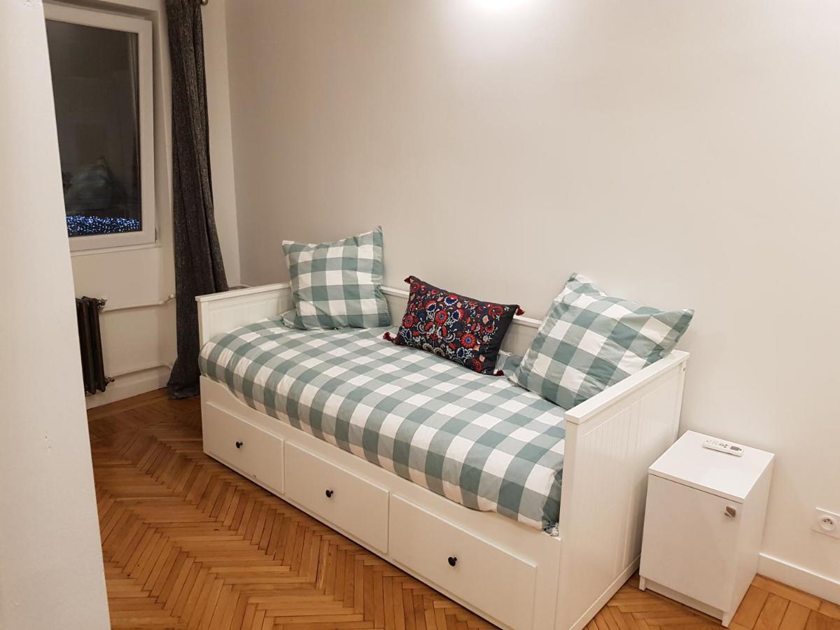 Central 2 Apartment Craiova Exterior photo